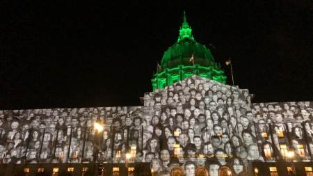 The Standing March présentée au City Hall de San Francisco